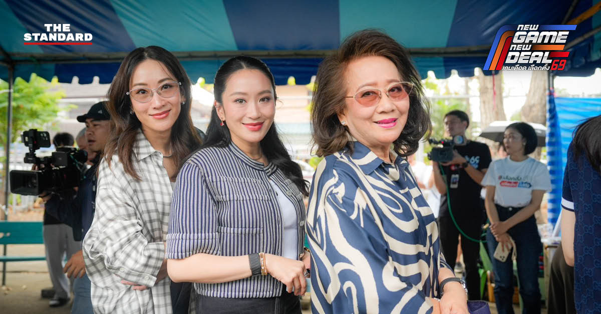 แพทองธาร ชินวัตร ควง คุณหญิงพจมาน ดามาพงศ์ และพินทองทา ชินวัตร คุณากรวงศ์ ใช้สิทธิเลือกตั้ง