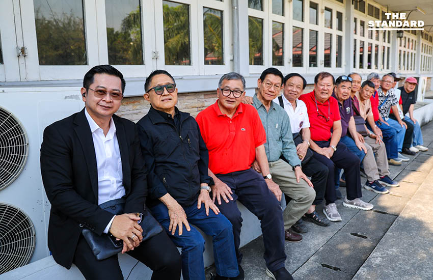 แพทองธาร ชินวัตร พร้อมสามีและครอบครัว เข้าเยี่ยม ทักษิณ ชินวัตร อดีตนายกรัฐมนตรี ที่เรือนจำกลางคลองเปรม 7