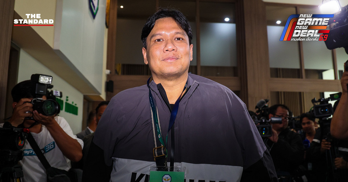 ภาพ ไผ่ ลิกค์ เลขาธิการพรรคกล้าธรรม ให้สัมภาษณ์ผู้สื่อข่าวเกี่ยวกับการเข้าร่วมรัฐบาล