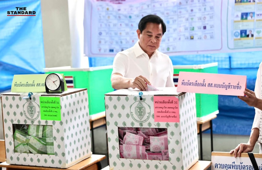ภาพแกนนำพรรครวมไทยสร้างชาติ พีระพันธุ์ สาลีรัฐวิภาค, อรรถวิชช์ สุวรรณภักดี, นราพัฒน์ แก้วทอง และชัชวาลล์ คงอุดม เดินทางไปใช้สิทธิเลือกตั้งในพื้นที่ต่างๆ ของกรุงเทพมหานคร 2