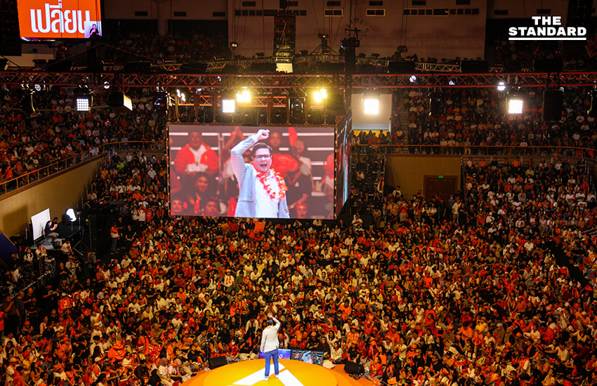 ภาพรวมแกนนำพรรคประชาชนปราศรัยบนเวที ชูการปฏิรูปในหลายมิติ 5