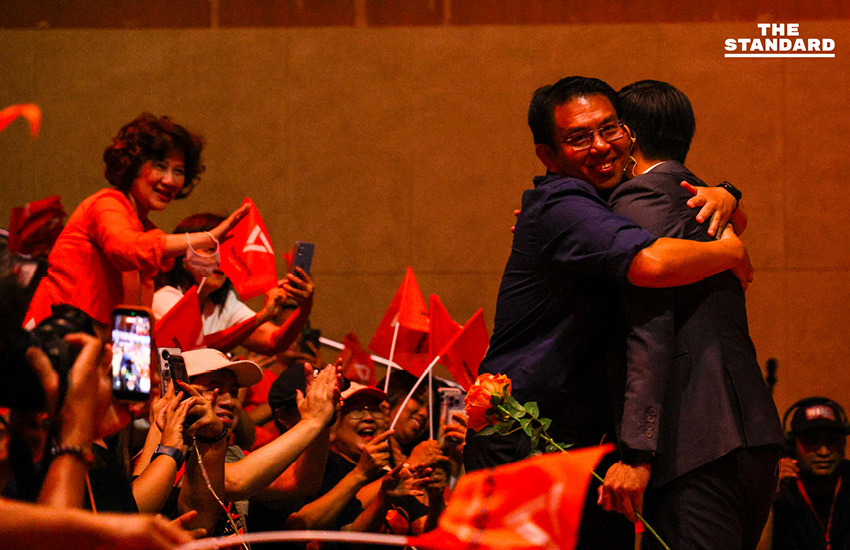 ภาพรวมแกนนำพรรคประชาชนปราศรัยบนเวที ชูการปฏิรูปในหลายมิติ 7