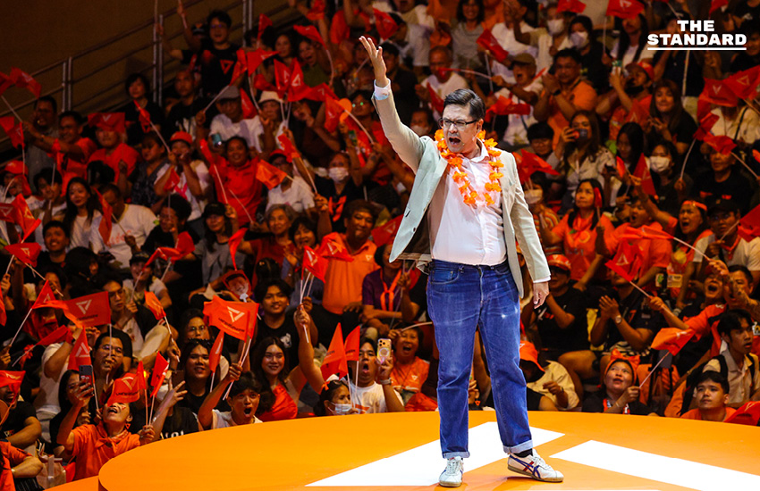 ภาพรวมแกนนำพรรคประชาชนปราศรัยบนเวที ชูการปฏิรูปในหลายมิติ 8