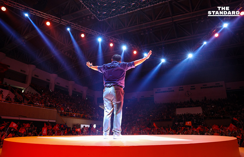 ภาพรวมแกนนำพรรคประชาชนปราศรัยบนเวที ชูการปฏิรูปในหลายมิติ 9