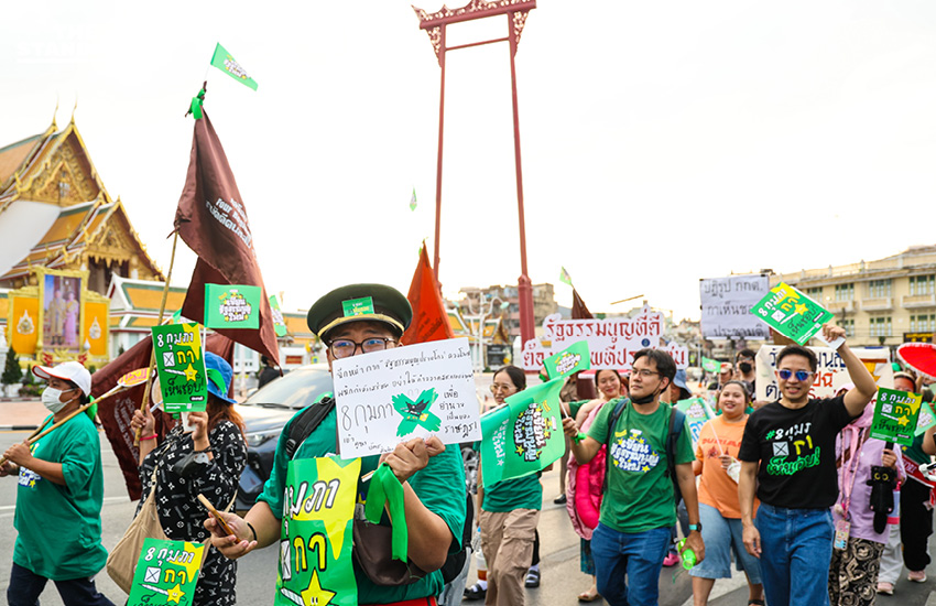 ประชาชนและนักการเมืองรวมพลังรณรงค์ให้โหวตเห็นชอบประชามติแก้รัฐธรรมนูญ 8 ก.พ. 15