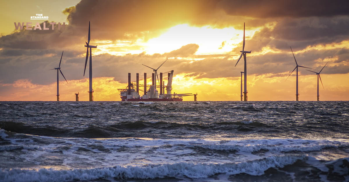 กังหันลมผลิตไฟฟ้ากลางทะเล สื่อถึงการพัฒนาพลังงานสะอาดและเป้าหมาย Net Zero ในแผนพลังงานไทย