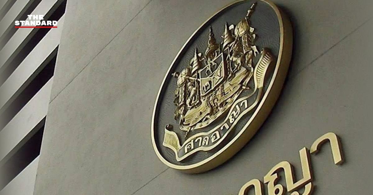 ภาพ เพชรวรรต วัฒนพงศิริกุล และพายัพ ปั้นเกตุ หลังฟังคำพิพากษา