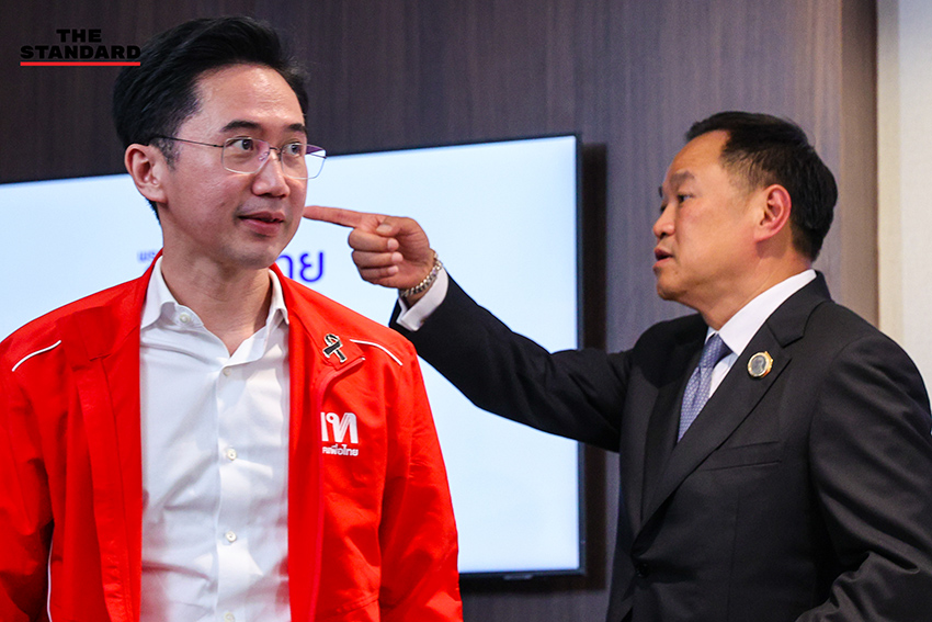 อนุทิน ชาญวีรกูล หัวหน้าพรรคภูมิใจไทย และ ศ.ดร.ยศชนัน วงศ์สวัสดิ์ แกนนำพรรคเพื่อไทย ร่วมแถลงข่าวหลังหารือจัดตั้งรัฐบาล 5