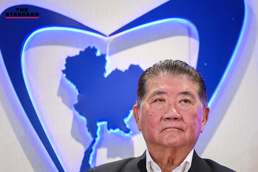 อนุทิน ชาญวีรกูล หัวหน้าพรรคภูมิใจไทย และ ศ.ดร.ยศชนัน วงศ์สวัสดิ์ แกนนำพรรคเพื่อไทย ร่วมแถลงข่าวหลังหารือจัดตั้งรัฐบาล 8