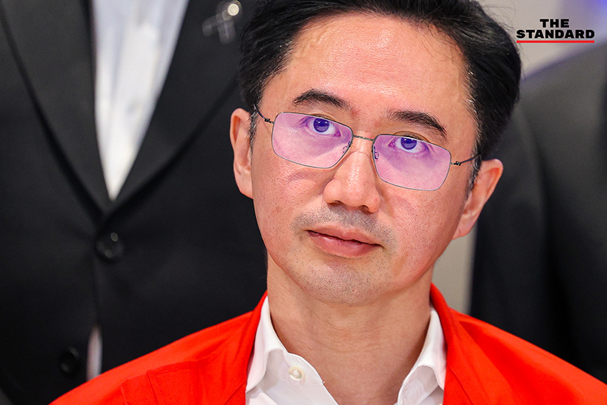 อนุทิน ชาญวีรกูล หัวหน้าพรรคภูมิใจไทย และ ศ.ดร.ยศชนัน วงศ์สวัสดิ์ แกนนำพรรคเพื่อไทย ร่วมแถลงข่าวหลังหารือจัดตั้งรัฐบาล 9