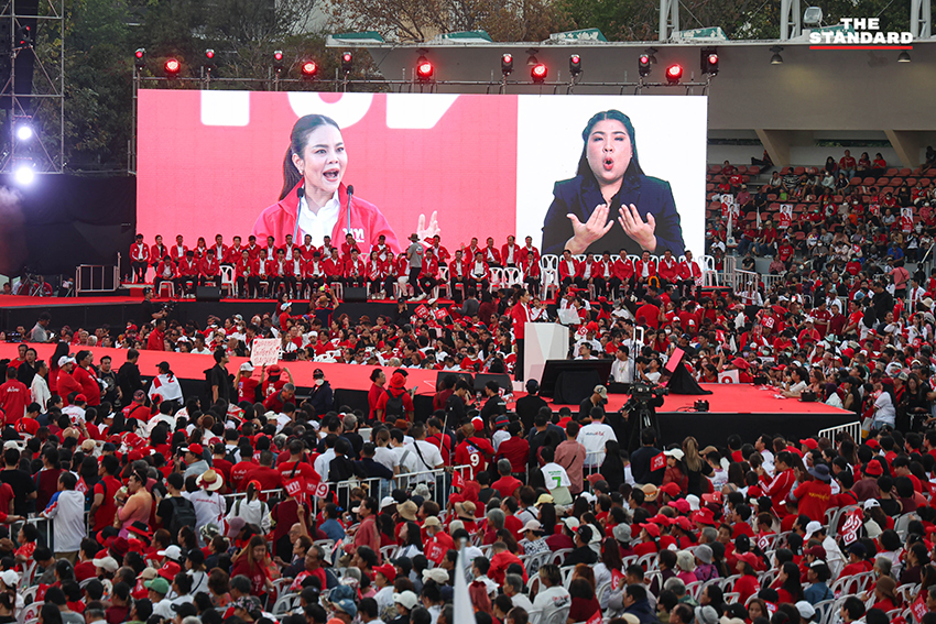 ศ.ดร.ยศชนัน วงศ์สวัสดิ์, จุลพันธ์ อมรวิวัฒน์ และสุริยะ จึงรุ่งเรืองกิจ 3 แคนดิเดตนายกฯ เพื่อไทย นั่ง BTS พร้อมชูธนบัตร 20 บาท ย้ำนโยบายรถไฟฟ้า 20 บาทตลอดสาย 18