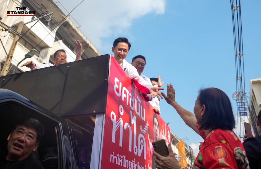 แกนนำพรรคเพื่อไทยขึ้นรถแห่หาเสียงวันสุดท้ายในพื้นที่สมุทรปราการและกรุงเทพฯ ก่อนการเลือกตั้ง 8 กุมภาพันธ์ 2