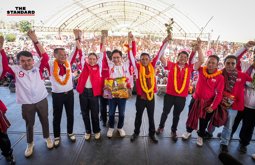 ศ.ดร.ยศชนัน วงศ์สวัสดิ์ แคนดิเดตนายกรัฐมนตรีพรรคเพื่อไทย พร้อมด้วยณัฐวุฒิ ใสยเกื้อ และคณะหาเสียงในพื้นที่ภาคอีสาน 6