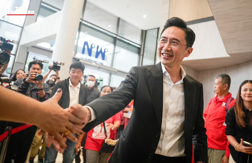 แกนนำพรรคเพื่อไทยทยอยเดินทางเข้าที่ทำการพรรค หลังปิดหีบเลือกตั้ง 1