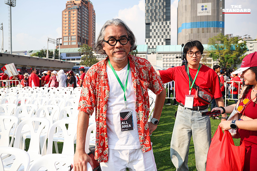ภาพบรรยากาศประชาชนสวมเสื้อแดงรวมตัวในการปราศรัยใหญ่พรรคเพื่อไทย สนามเทพหัสดิน กรุงเทพมหานคร 7
