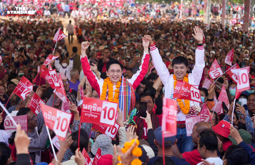 ศ.ดร.ยศชนัน วงศ์สวัสดิ์ และณัฐวุฒิ ใสยเกื้อ หาเสียงพรรคเพื่อไทยที่จังหวัดศรีสะเกษ 2
