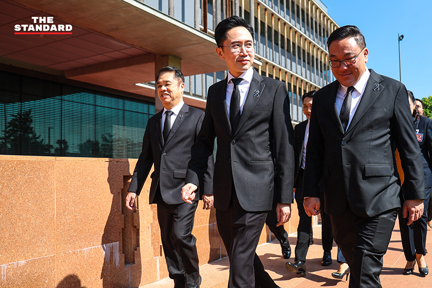 ยศชนัน วงษ์สวัสดิ์ นำ สส. พรรคเพื่อไทย รายงานตัวที่รัฐสภา 14