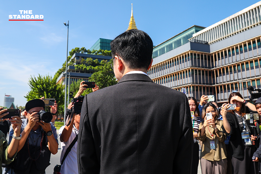 ยศชนัน วงษ์สวัสดิ์ นำ สส. พรรคเพื่อไทย รายงานตัวที่รัฐสภา 15