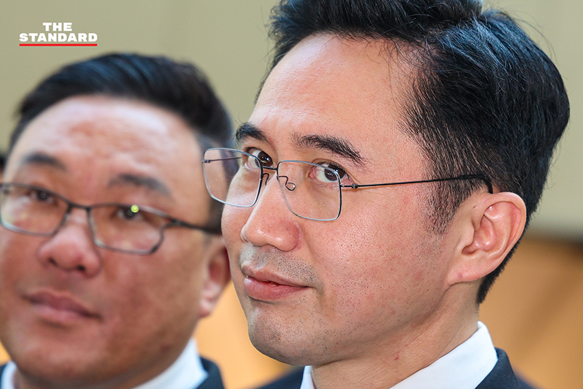 ยศชนัน วงษ์สวัสดิ์ นำ สส. พรรคเพื่อไทย รายงานตัวที่รัฐสภา 8