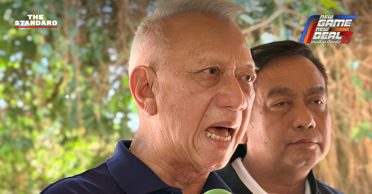 พิพัฒน์ รัชกิจประการ แกนนำพรรคภูมิใจไทย แถลงข่าวที่จังหวัดสุราษฎร์ธานี