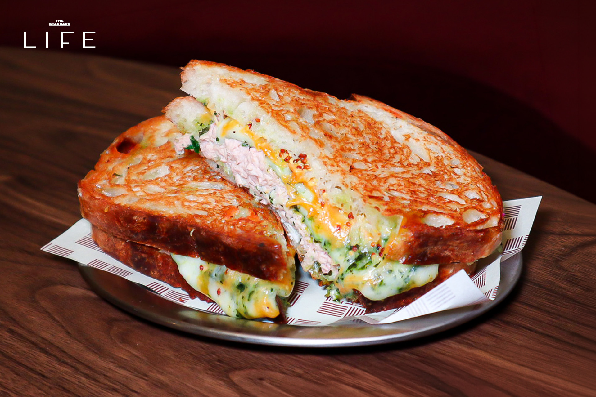 ภาพบรรยากาศร้าน Pinki's Deli และเมนูซาวโดวจ์ไส้แน่นน่ารับประทาน 5