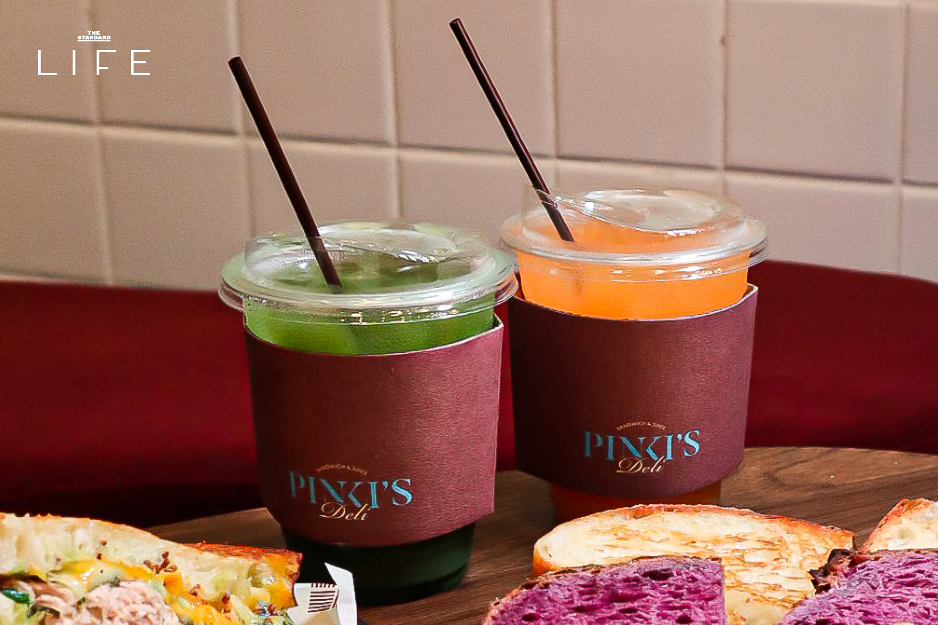 ภาพบรรยากาศร้าน Pinki's Deli และเมนูซาวโดวจ์ไส้แน่นน่ารับประทาน 7