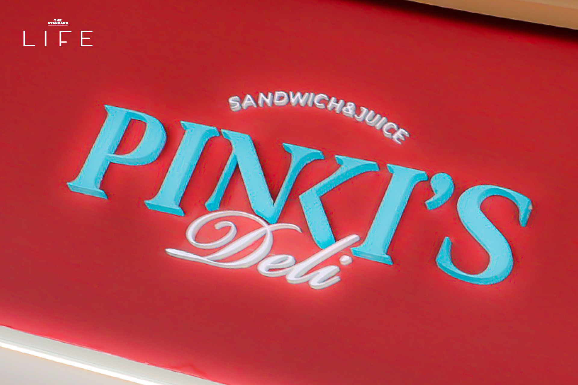 ภาพบรรยากาศร้าน Pinki's Deli และเมนูซาวโดวจ์ไส้แน่นน่ารับประทาน 9
