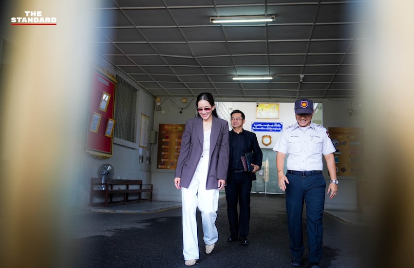 พินทองทา ชินวัตร คุณากรวงศ์ บุตรสาวเข้าเยี่ยม ทักษิณ ชินวัตร อดีตนายกรัฐมนตรี ที่เรือนจำกลางคลองเปรม 1