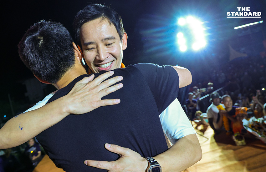 พิธา ลิ้มเจริญรัตน์ และ ณัฐพงษ์ เรืองปัญญาวุฒิ ปราศรัยบนเวทีใหญ่ในจังหวัดสุพรรณบุรี 11