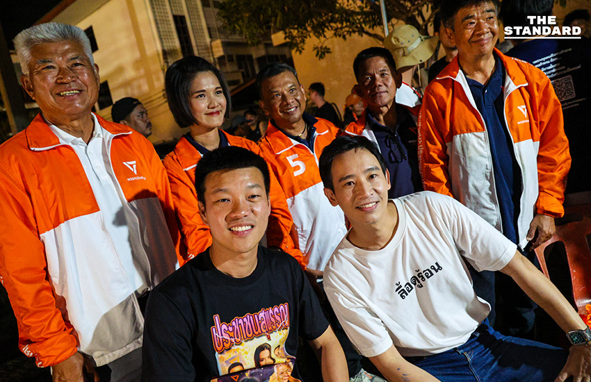 พิธา ลิ้มเจริญรัตน์ และ ณัฐพงษ์ เรืองปัญญาวุฒิ ปราศรัยบนเวทีใหญ่ในจังหวัดสุพรรณบุรี 16