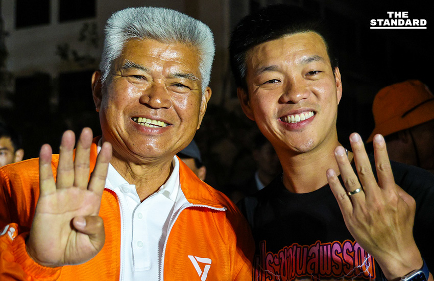 พิธา ลิ้มเจริญรัตน์ และ ณัฐพงษ์ เรืองปัญญาวุฒิ ปราศรัยบนเวทีใหญ่ในจังหวัดสุพรรณบุรี 3