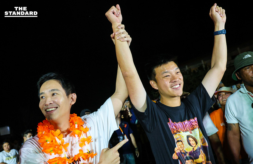 พิธา ลิ้มเจริญรัตน์ และ ณัฐพงษ์ เรืองปัญญาวุฒิ ปราศรัยบนเวทีใหญ่ในจังหวัดสุพรรณบุรี 6