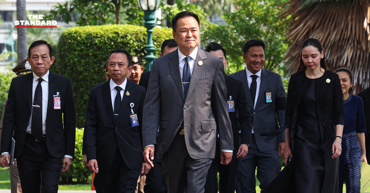 นายอนุทิน ชาญวีรกูล ขณะให้สัมภาษณ์สื่อมวลชน ณ ทำเนียบรัฐบาล