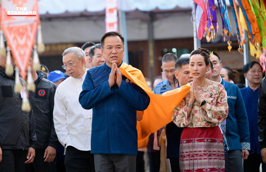 นายกรัฐมนตรีและภริยา สวมชุดม่อฮ่อมร่วมพิธีห่มผ้าพระธาตุช่อแฮ จังหวัดแพร่ 1