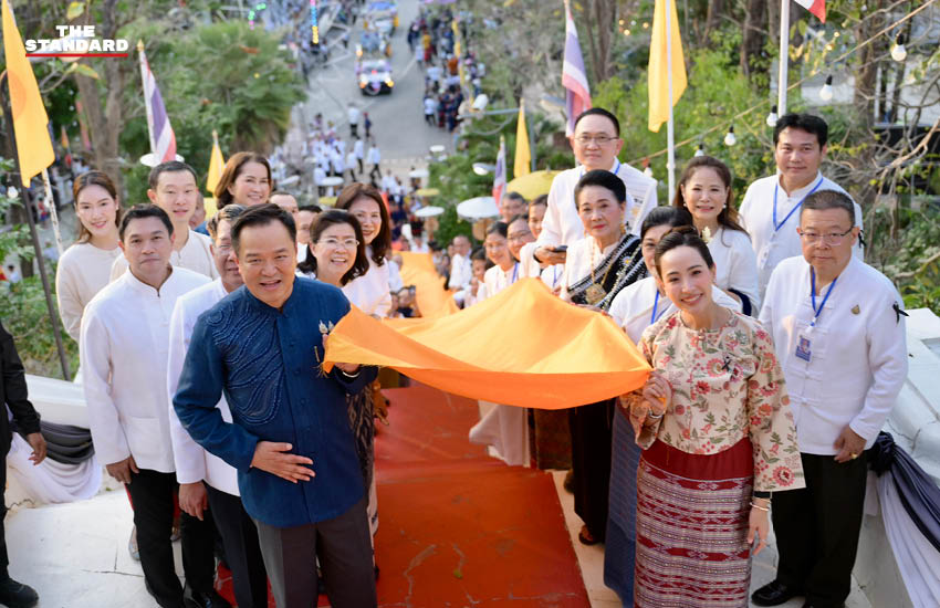 นายกรัฐมนตรีและภริยา สวมชุดม่อฮ่อมร่วมพิธีห่มผ้าพระธาตุช่อแฮ จังหวัดแพร่ 3