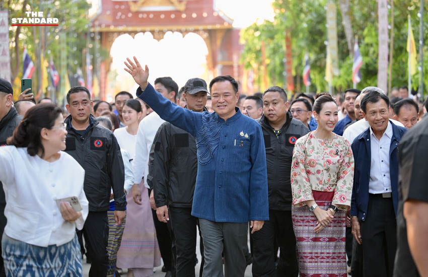 นายกรัฐมนตรีและภริยา สวมชุดม่อฮ่อมร่วมพิธีห่มผ้าพระธาตุช่อแฮ จังหวัดแพร่ 4