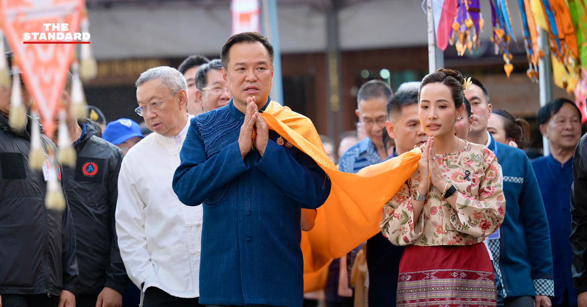 นายกรัฐมนตรีและภริยา สวมชุดม่อฮ่อมร่วมพิธีห่มผ้าพระธาตุช่อแฮ จังหวัดแพร่