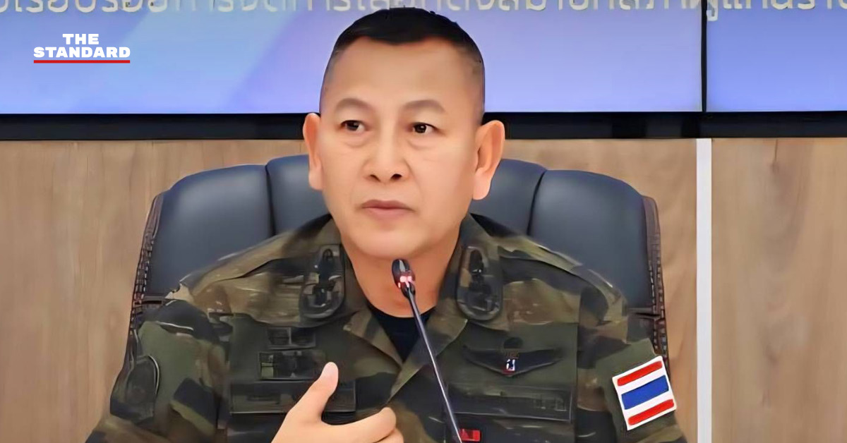 ภาพเจ้าหน้าที่เร่งกันคนออกจากพื้นที่เกิดเหตุระเบิดคลังสรรพาวุธ ตชด.21 จ.สุรินทร์