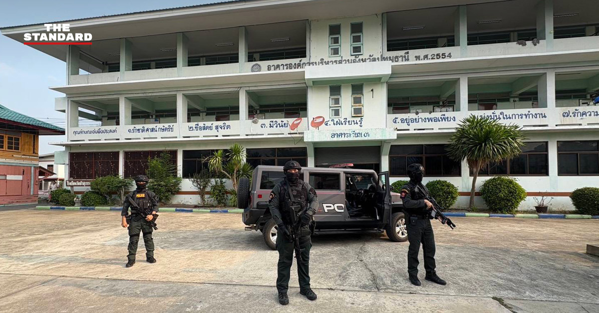 เจ้าหน้าที่ตำรวจชุดปฏิบัติการพิเศษระดมกำลังติดตามจับกุมคนร้ายในพื้นที่จังหวัดปทุมธานี