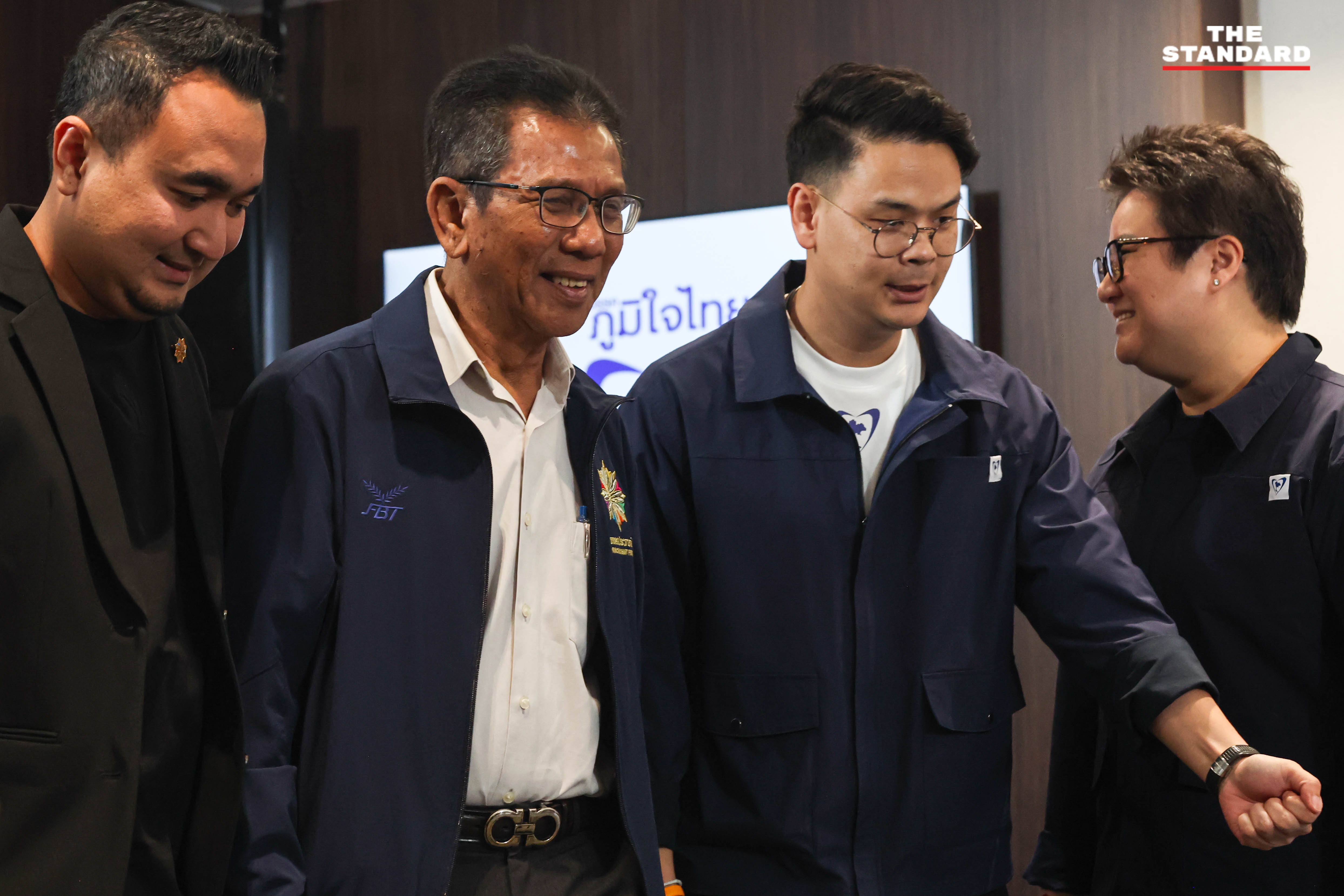 ภาพสมาชิกพรรคภูมิใจไทยและพรรคประชาชาติร่วมแถลงข่าวสนับสนุนอนุทินเป็นนายกฯ 6
