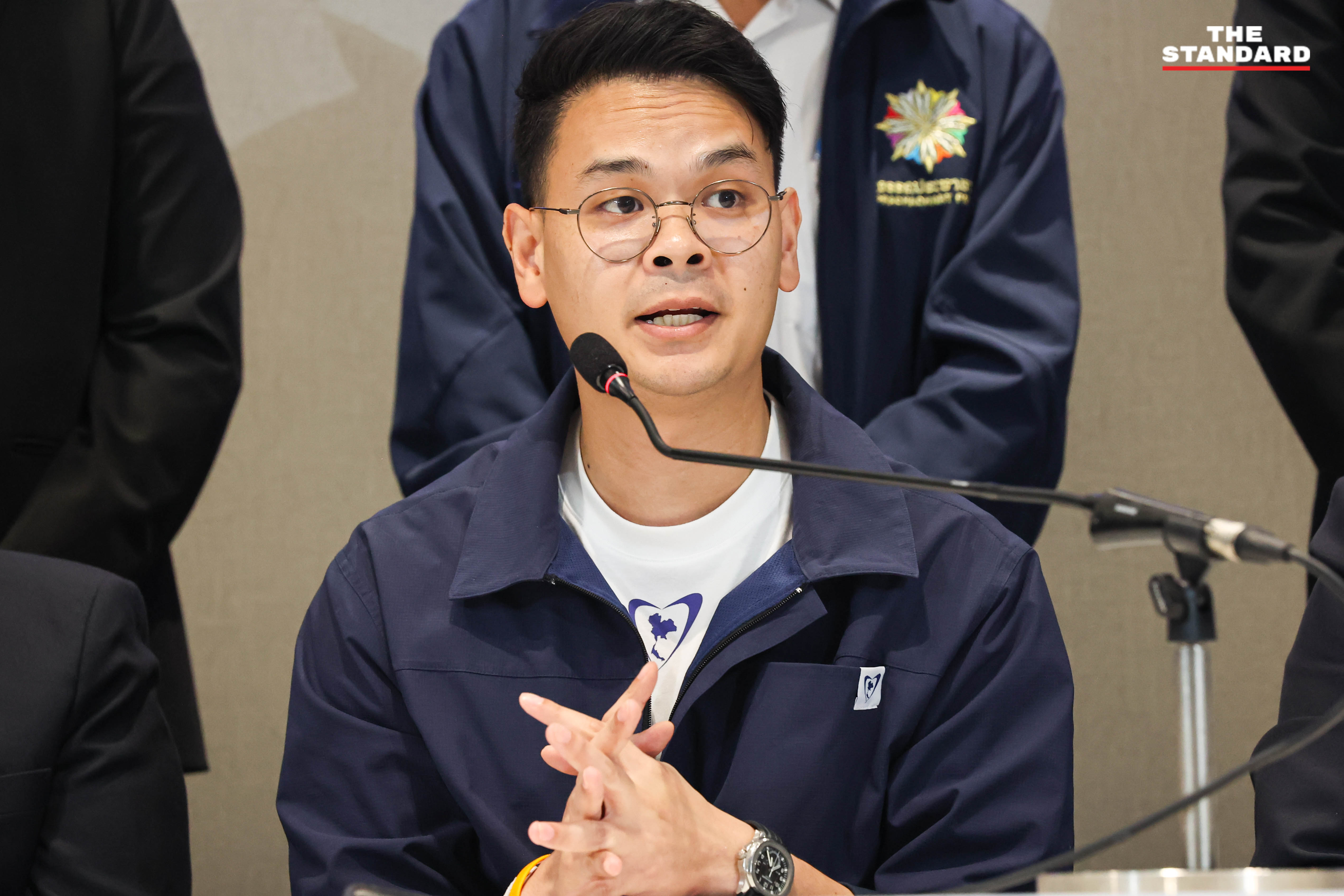 ภาพสมาชิกพรรคภูมิใจไทยและพรรคประชาชาติร่วมแถลงข่าวสนับสนุนอนุทินเป็นนายกฯ 8