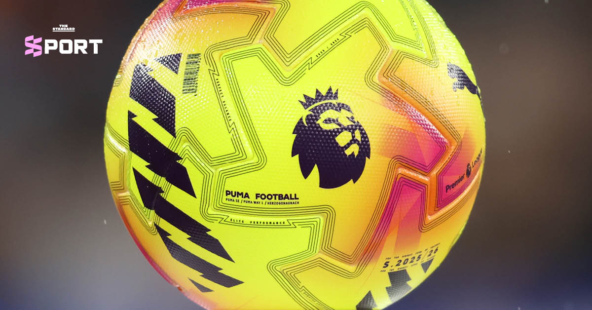 ลูกฟุตบอล พรีเมียร์ลีก วางอยู่บนสนามหญ้าในระหว่างการแข่งขัน