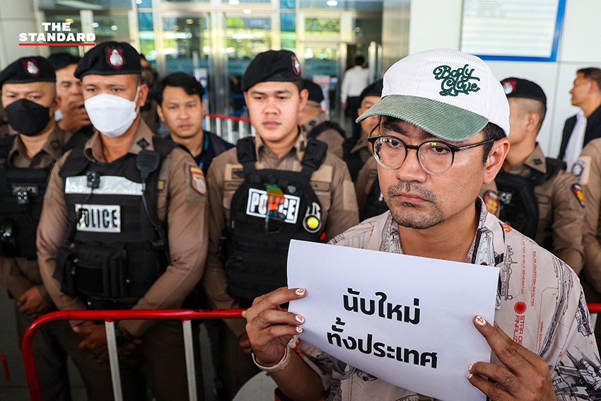 กลุ่มตัวแทนภาคประชาชนยื่นหนังสือเรียกร้อง 5 ข้อต่อคณะกรรมการการเลือกตั้ง (กกต.) ที่ศูนย์ราชการฯ แจ้งวัฒนะ 10