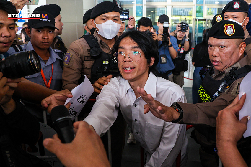 กลุ่มตัวแทนภาคประชาชนยื่นหนังสือเรียกร้อง 5 ข้อต่อคณะกรรมการการเลือกตั้ง (กกต.) ที่ศูนย์ราชการฯ แจ้งวัฒนะ 11