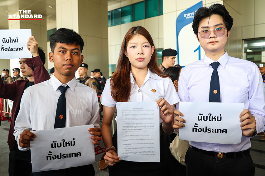 กลุ่มตัวแทนภาคประชาชนยื่นหนังสือเรียกร้อง 5 ข้อต่อคณะกรรมการการเลือกตั้ง (กกต.) ที่ศูนย์ราชการฯ แจ้งวัฒนะ 5