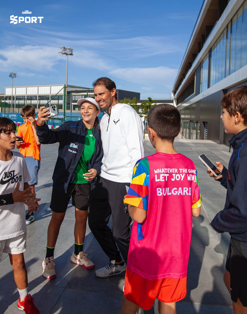 ภาพนักเทนนิสกำลังฝึกซ้อมในคอร์ตของ Rafael Nadal Academy ซึ่งจะมาจัดแคมป์ที่พัทยาและภูเก็ต ประเทศไทย 8