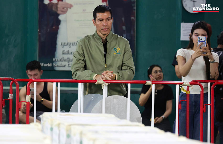 เจษฎ์ โทณะวณิก แคนดิเดตนายกรัฐมนตรีพรรครักชาติ พร้อมผู้สมัคร สส. ลงพื้นที่สนามแบดมินตันเทศบาลเมืองชลบุรี จังหวัดชลบุรี 4