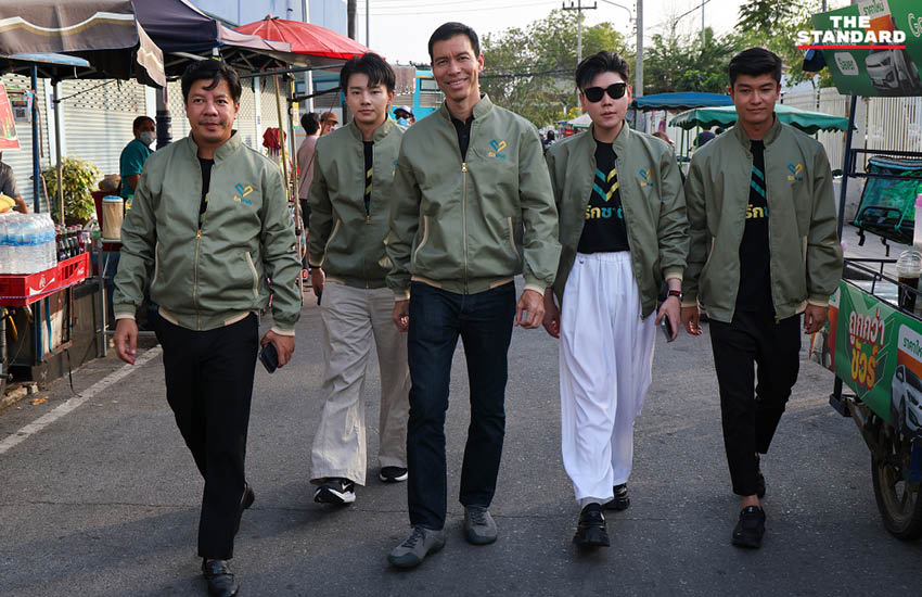 เจษฎ์ โทณะวณิก แคนดิเดตนายกรัฐมนตรีพรรครักชาติ พร้อมผู้สมัคร สส. ลงพื้นที่สนามแบดมินตันเทศบาลเมืองชลบุรี จังหวัดชลบุรี 6