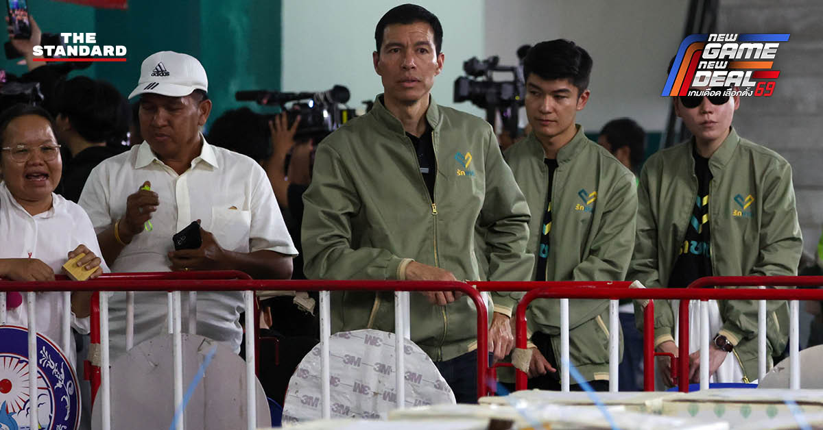 เจษฎ์ โทณะวณิก แคนดิเดตนายกรัฐมนตรีพรรครักชาติ พร้อมผู้สมัคร สส. ลงพื้นที่สนามแบดมินตันเทศบาลเมืองชลบุรี จังหวัดชลบุรี