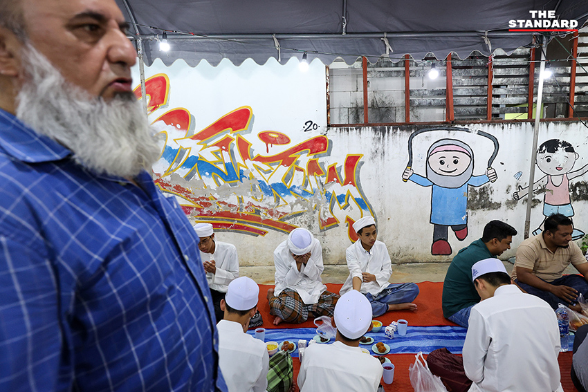 ภาพบรรยากาศวันแรกของการถือศีลอดเดือนรอมฎอน 2569 ที่ มัสยิดฮารูณ ย่านบางรัก 6